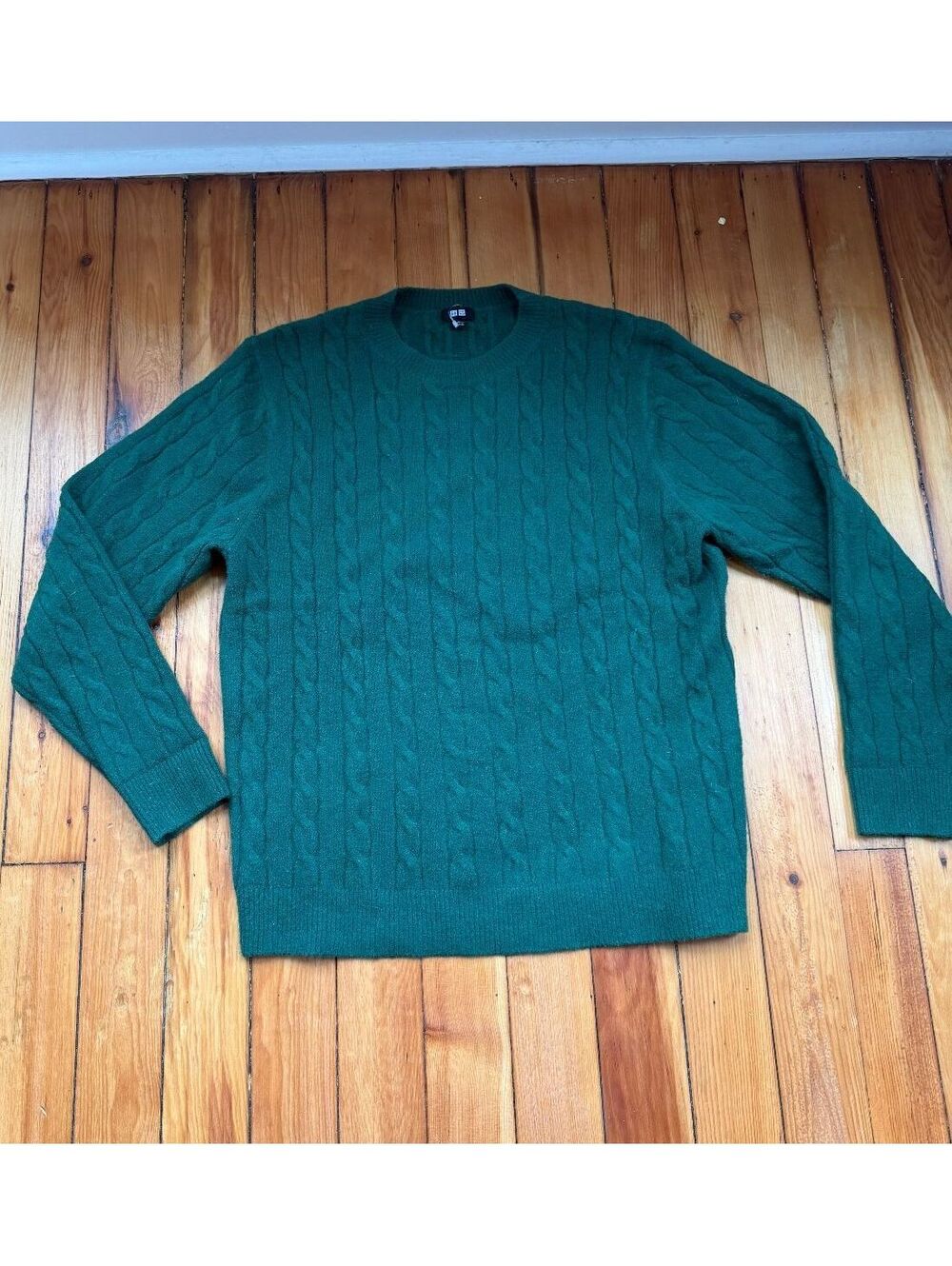 Uniqlo Green Sweater Long Sleeve Size Medium Cableknit